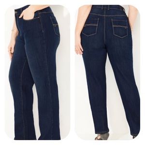 NWT Catherine’s 22W Right Fit Moderately Curvy Jeans, never worn!!